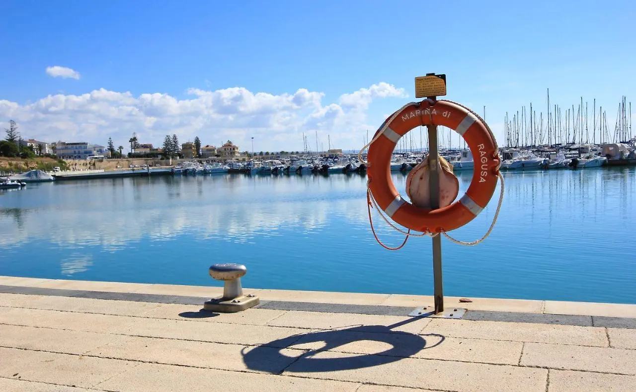 Archimede, Appartamento Con Vista In Centro A Marina Di Ragusa 0*,
